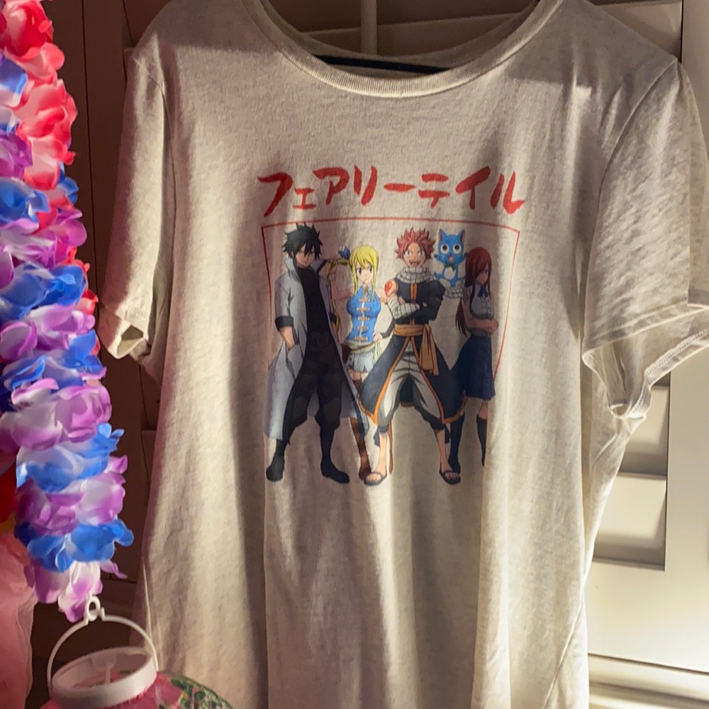 white short sleeve fairytail tee